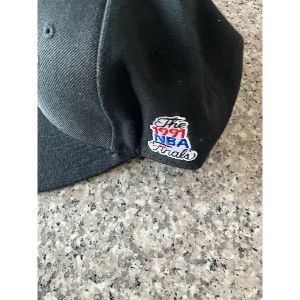Mitchell & Ness Size 7 1/2 Dynasty Fitted Cap NBA Chicago Bulls Black